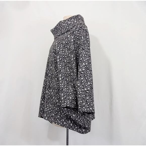 Habitat Clothes to Live In Poncho The Wild Gray Animal Print Misses Size L New - Picture 4 of 8